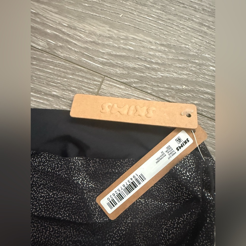 SKIMS Free Cut Thong Onyx Foil - Picture 3 of 4